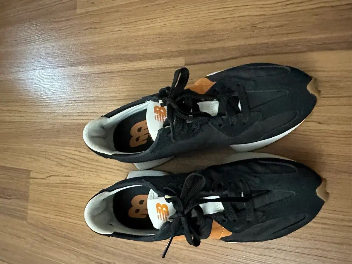 ニュー ンス スニーカー