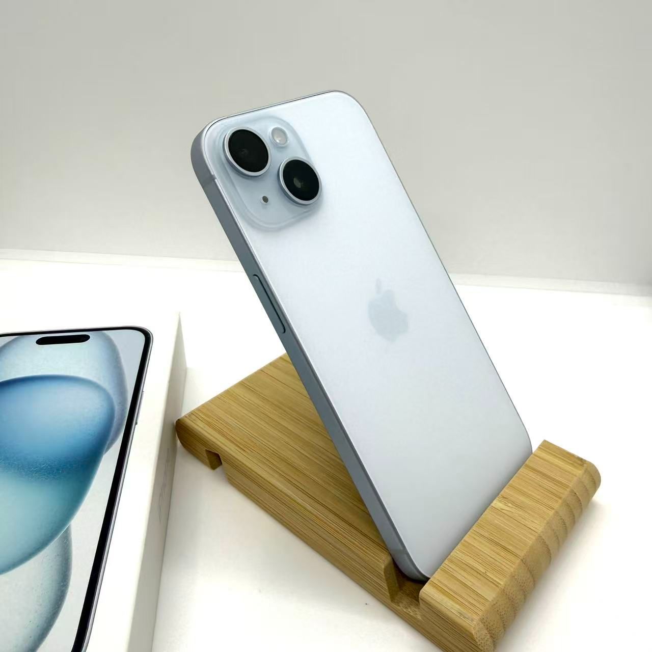 Aランク SIMフリー iPhone 15 128 GB ブルー 本体 電池99