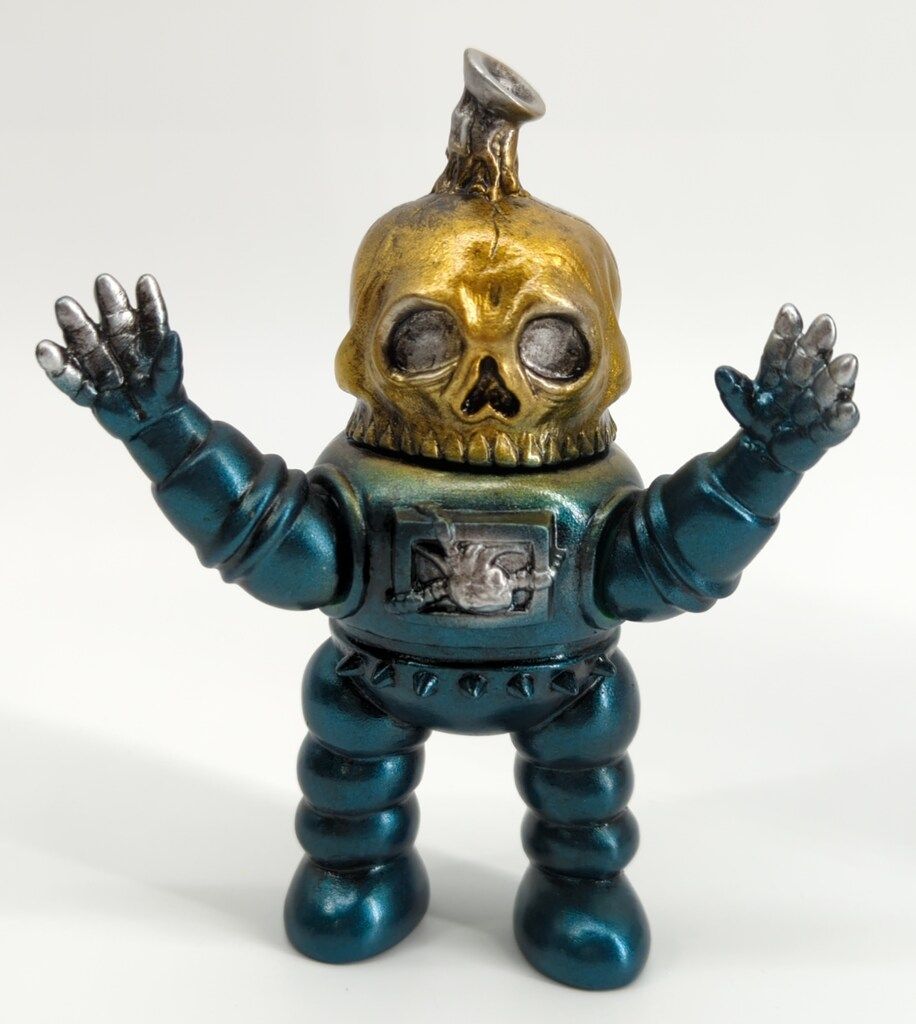 特撮 KENTH TOY WORKS x One up. ASTRO SKULLBOT ONE UP × Kenth Toy Works / アストロスカルボット[黒成形色] - smogbom