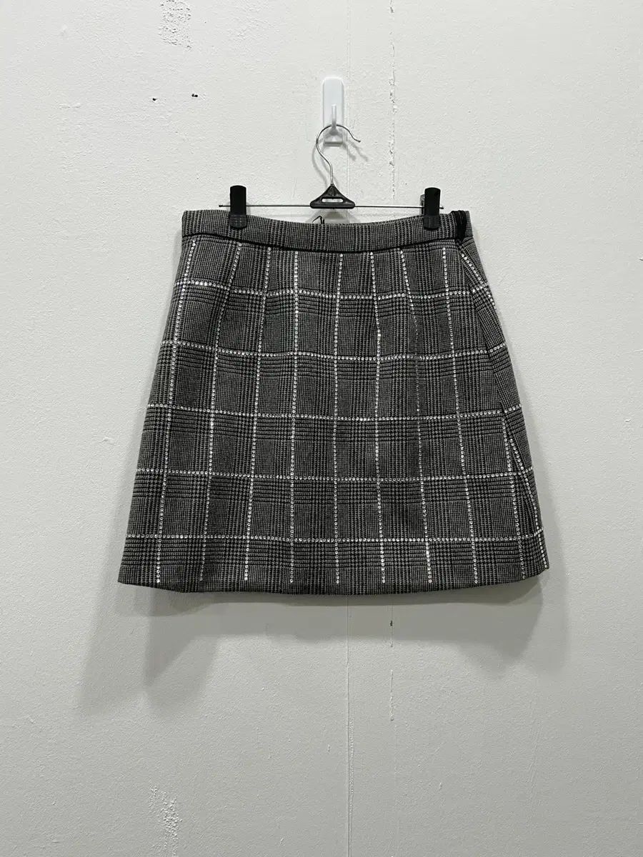 MIU MIU ミュウミュウ　チェック柄　ウールスカート　40サイズ MIU MIU ミュウミュウ チェック柄 ウールスカート 40サイズ MIU MIU