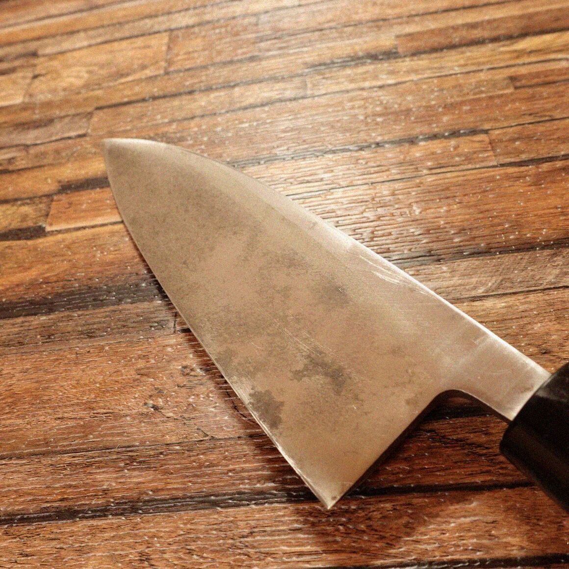 忠房 出刃包丁 研ぎ済 ハガネ 使用感少 柄にシール付き 185mm - メルカリ