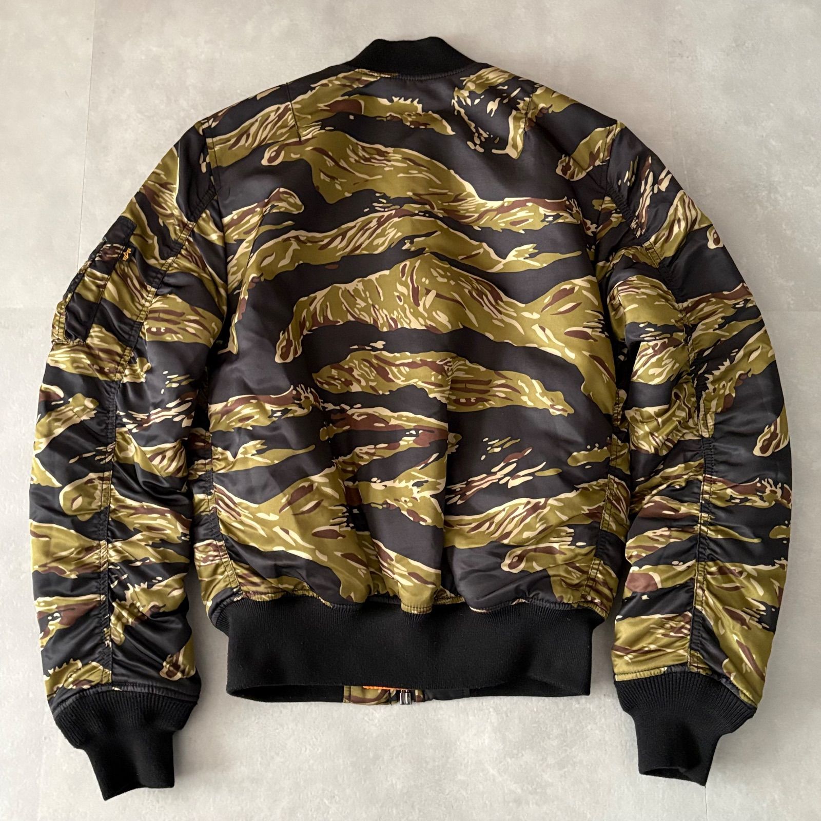 アルファインダストリーズ タイガーカモ MA-1 フライトジャケット 短丈