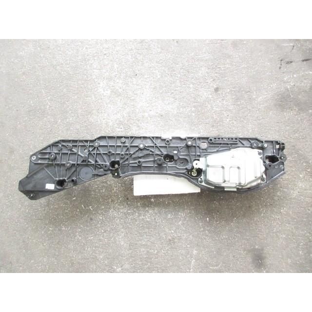 28年 ヴォクシー DBA-ZRR80W 右パワースライドドアモーター 85005