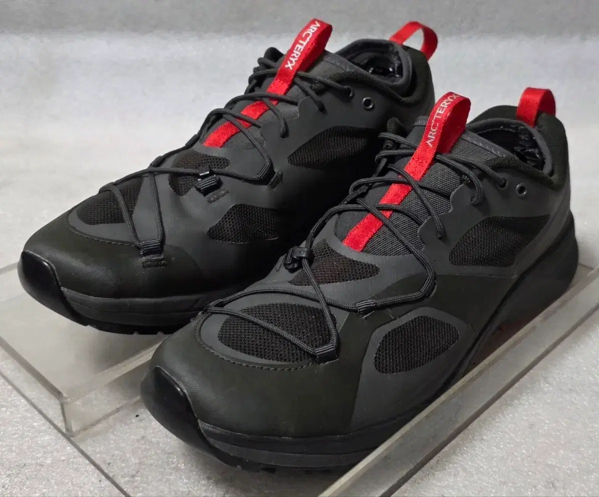 アークテリクス ARC TERYX ノバンVT 軽量登山靴 トレッキングシューズ 255 260