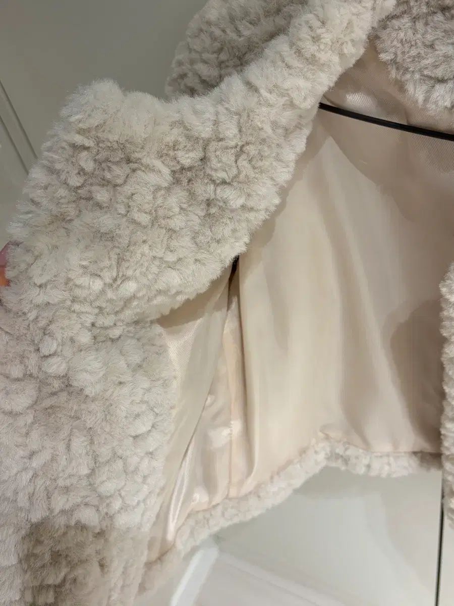 モア—ダン—ライク ファージャケット