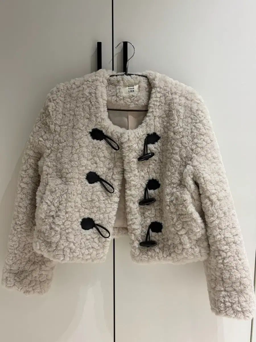 モア—ダン—ライク ファージャケット