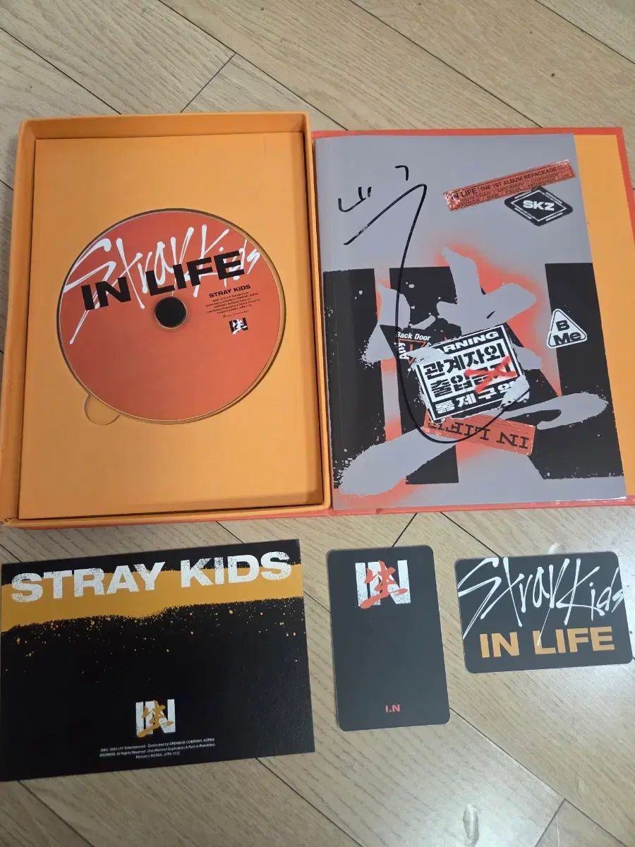 Stray Kids(ストレイキッズ・スキズ・SKZ) メンバー サイン入り