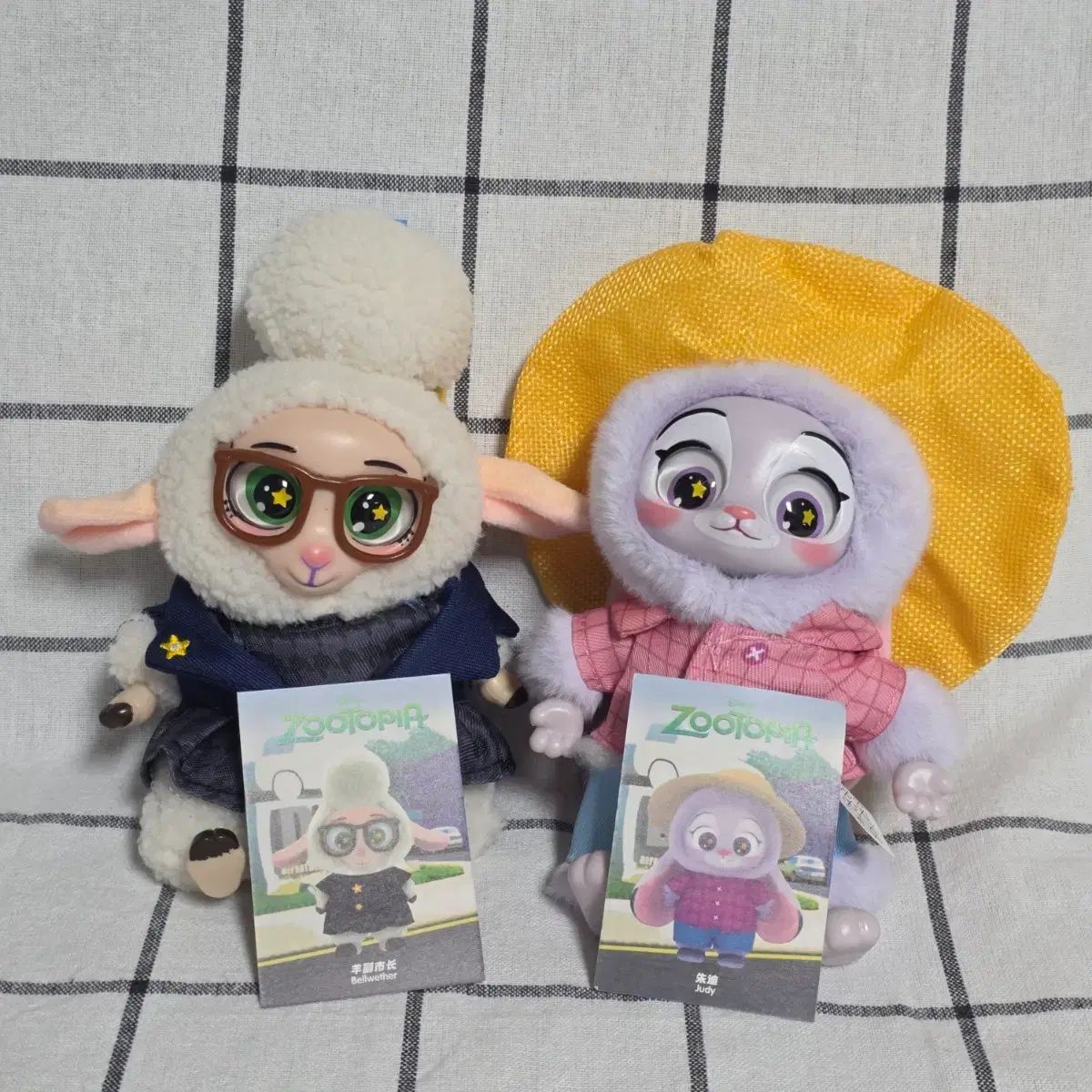 ズートピア ベルウェザー ジュディ キーホルダー人形セット - メルカリ