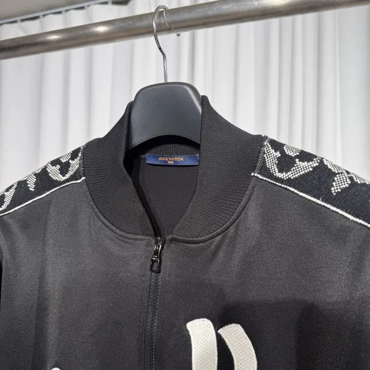 Mサイズ 百貨店購入 ルイヴィトン LV ロゴ フラワー モノグラム