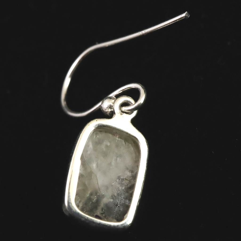 ロシア産 フェナカイト 11X8mm原石 ピアス 3.0g 【榎本通商73476