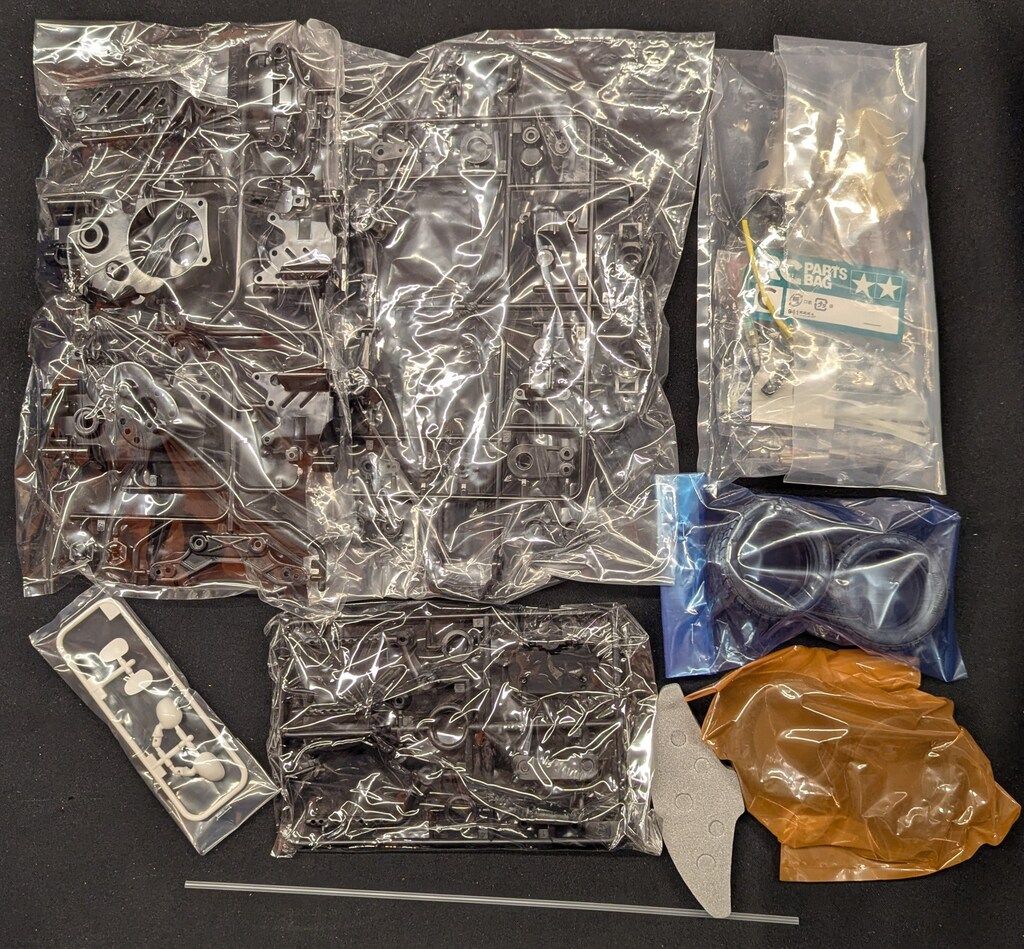 タミヤ 1 10 電動RCレーシングカー ユーノスロードスター M 04 Mシャーシ 58325