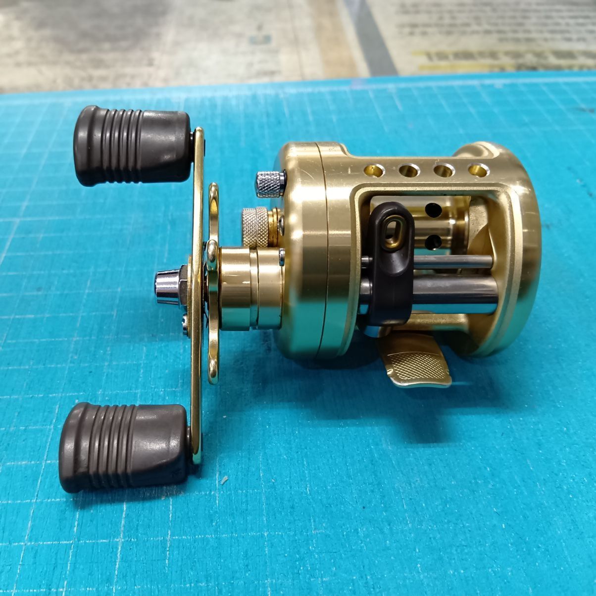 大宮宮原店 併売】シマノ カルカッタ 50XT - メルカリ