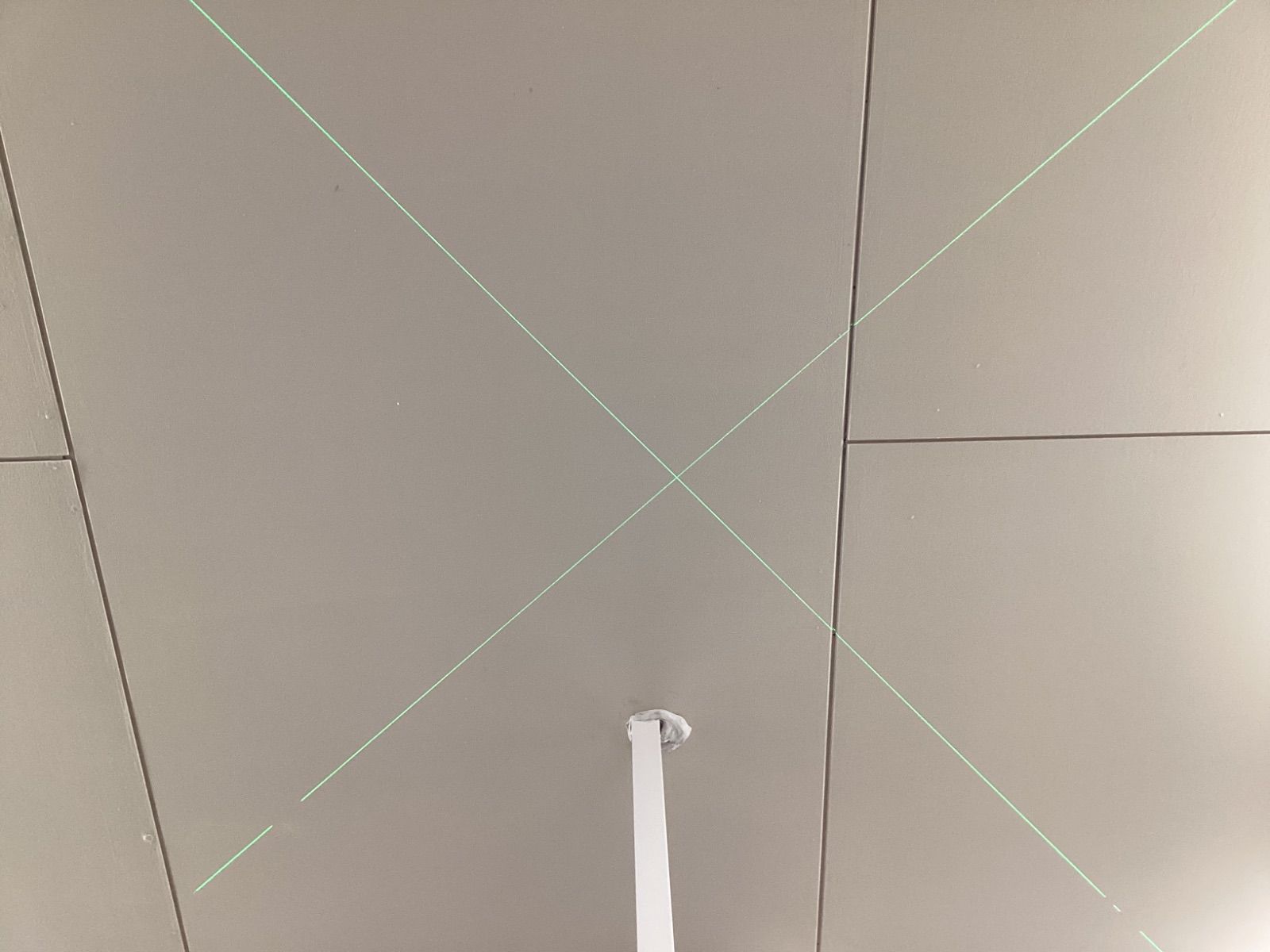  A 電子整準式グリーンレーザー墨出器 ELG-440 精度 水平 垂直 -1 mm|10 m 防塵 防水 IP 54相当 STS AL その他 計測 検査