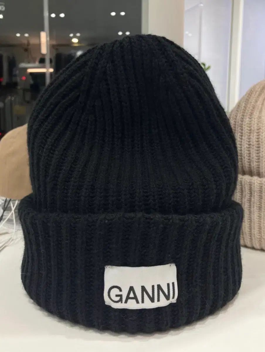GANNI ブラック リブ ニット ビーニー フリーサイズ - メルカリ