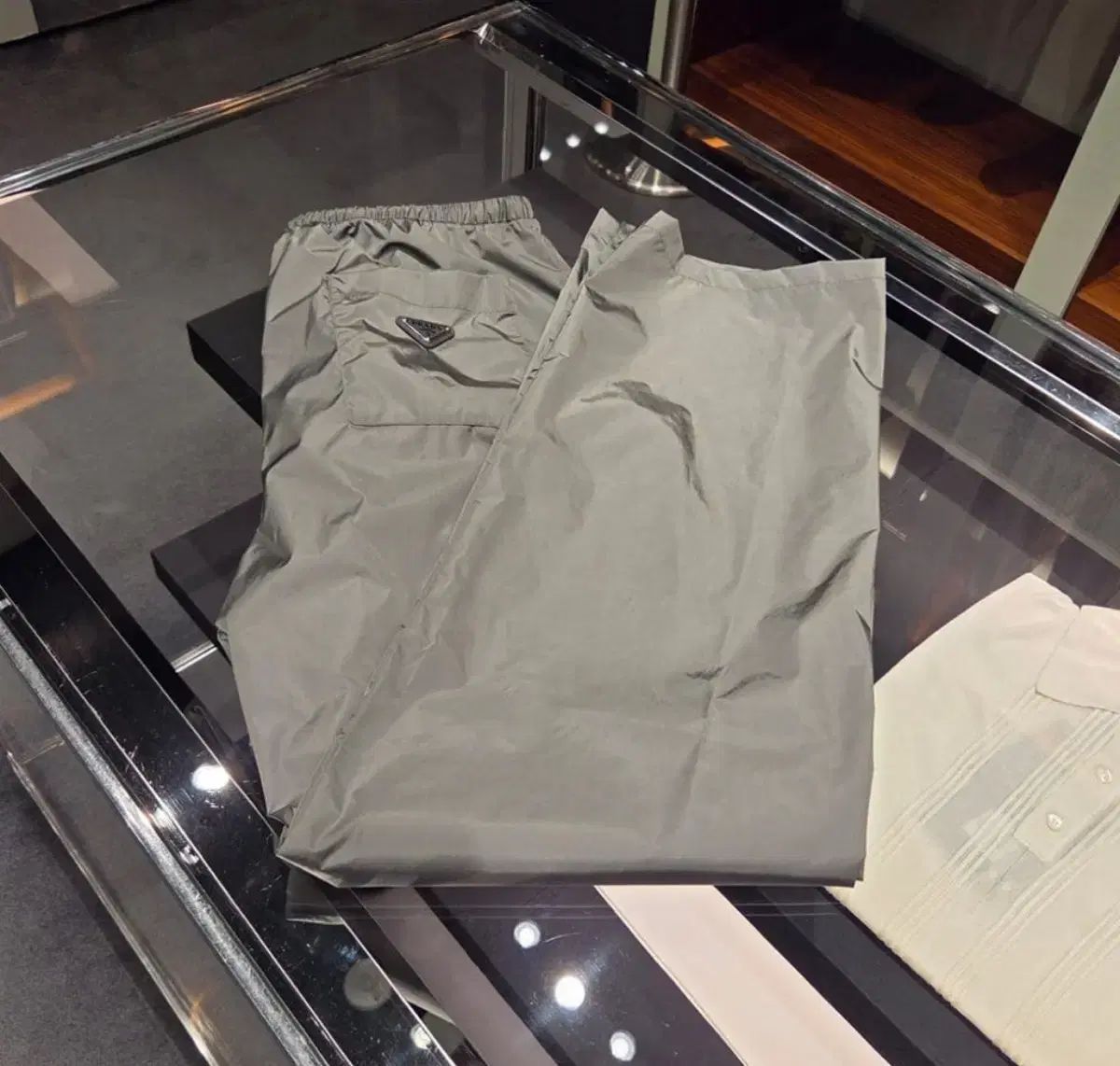 プラダ テクニカル パンツ アイアン