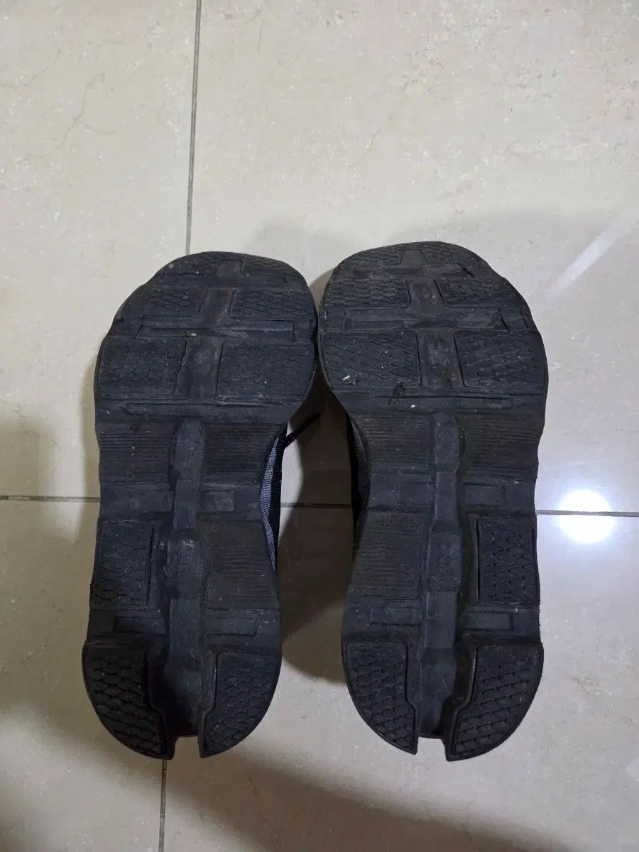  クラウド オールブラック 登山靴 トレッキングシューズ アウトドアシューズ