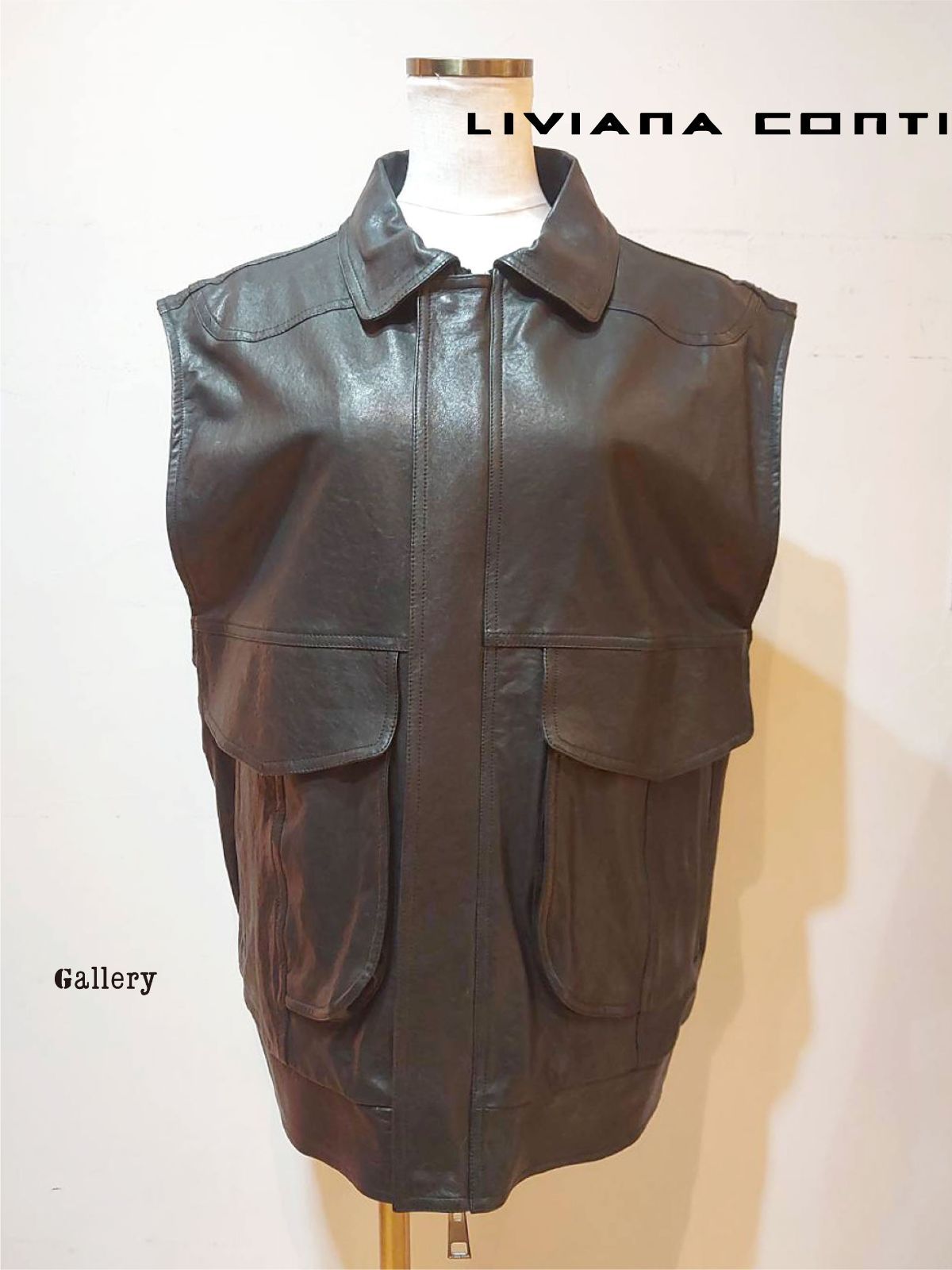 ♥ い LIVIANA CONTI リヴィアナコンティ レザーベスト ノースリーブジャケット 革 羊革