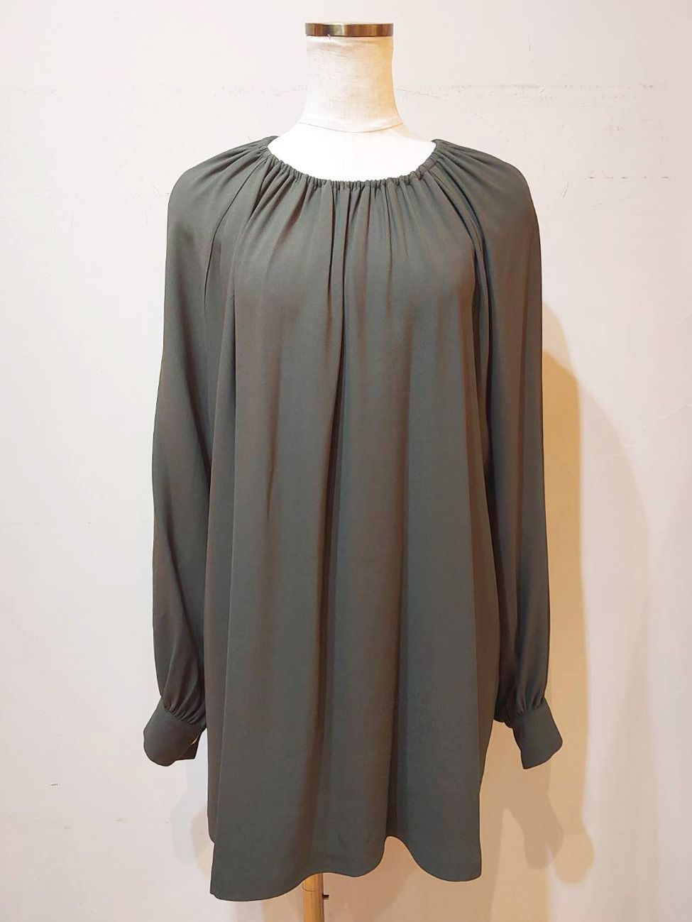 ギャザーブラウス