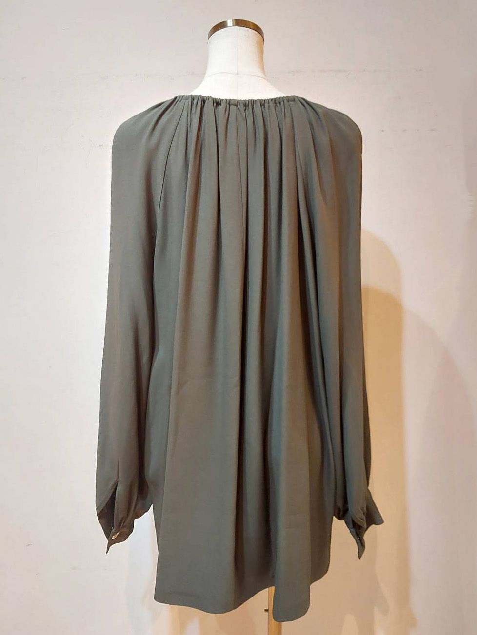 ギャザーブラウス