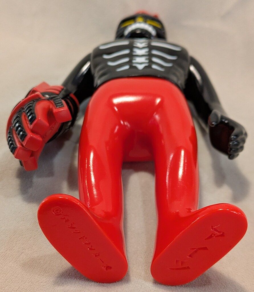 SKULL TOYS PUNKDRUNKERS GUY-2 黒成型/赤ズボン/黄色目 - メルカリ