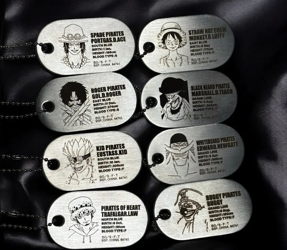 ONE PIECE ドッグタグ メタル キーホルダー 白ひげ バギー キッド 黒ひげ