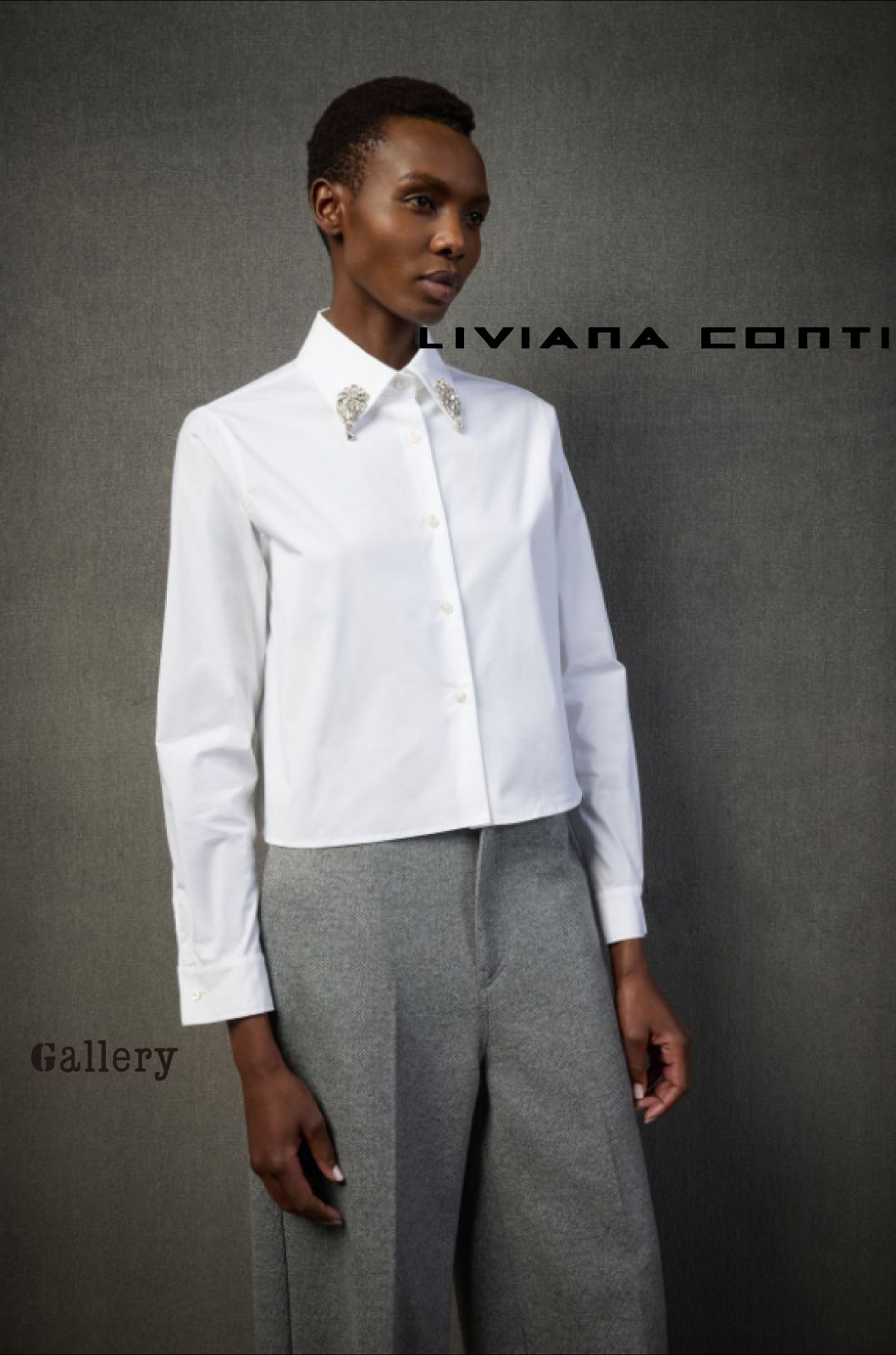 ♥ い LIVIANA CONTI リヴィアナコンティ クロップシャツ ビジュー装飾 白シャツ