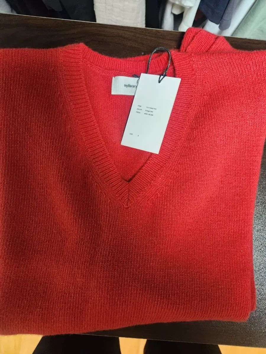 新品 MYライブラリー Vネック レッド Sサイズ
