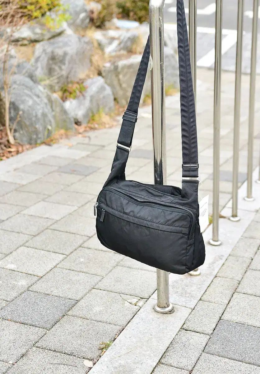 プラダ ポコノ メッセンジャーバッグ