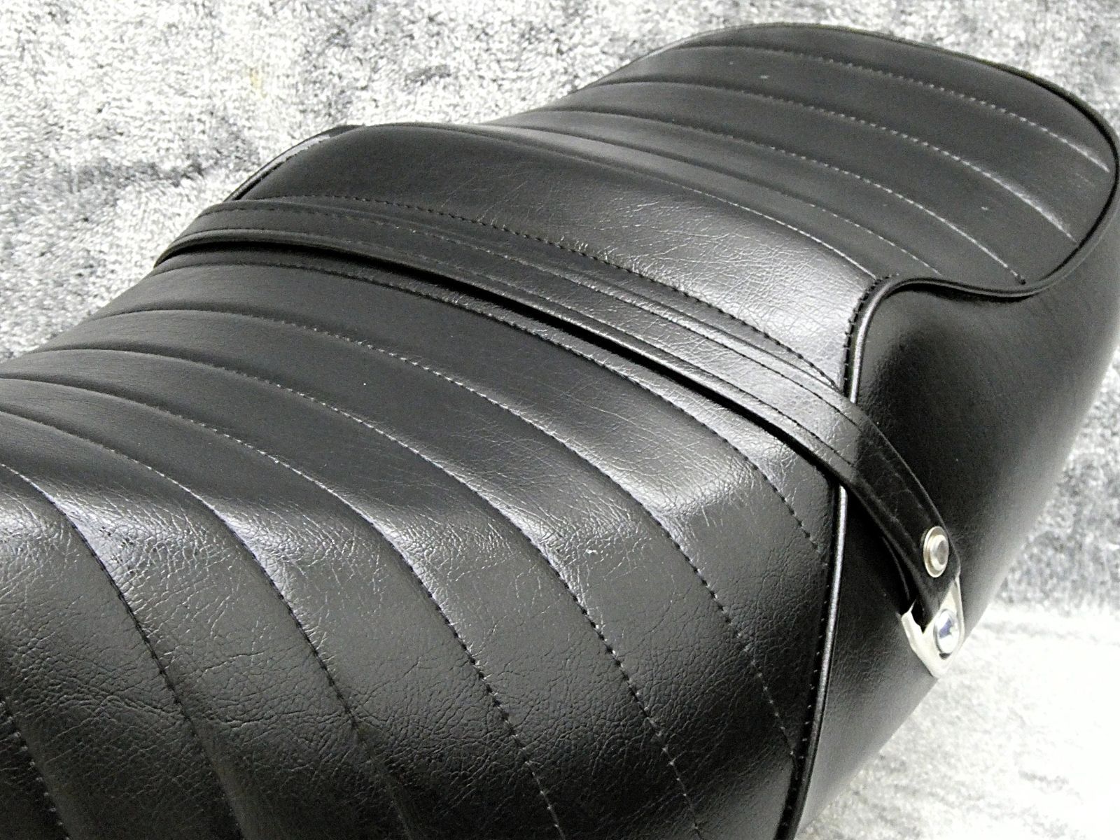 アドレスV125 黒皮 タックロールシート/完成品BLACKブラックV125G黒