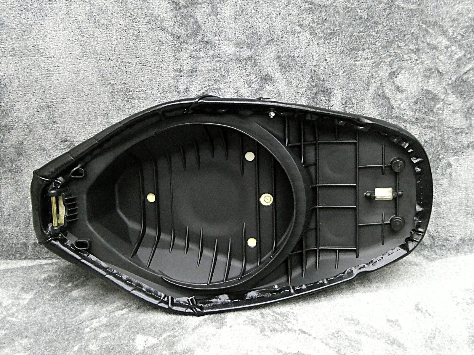 アドレスV125 黒皮 タックロールシート/完成品BLACKブラックV125G黒