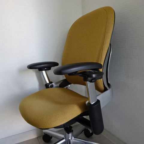 イス Steelcase社 （アメリカ）人気のリープチェア 高級オフィスチェア