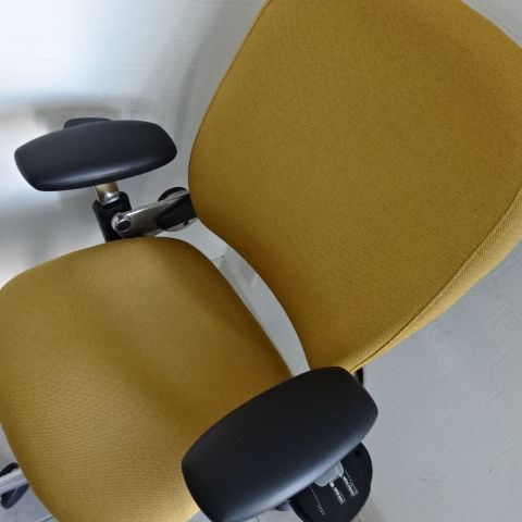 Steelcase社 （アメリカ）人気のリープチェア 高級オフィスチェア