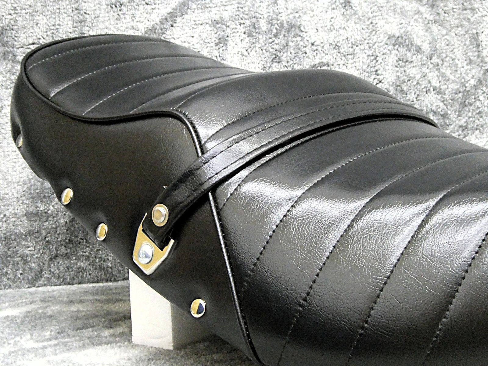 アドレスV125鋲打ち 黒皮 タックロールシート/完成品BLACKブラック