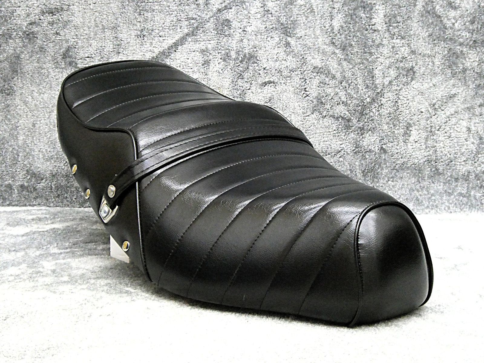 アドレスV125鋲打ち 黒皮 タックロールシート/完成品BLACKブラック