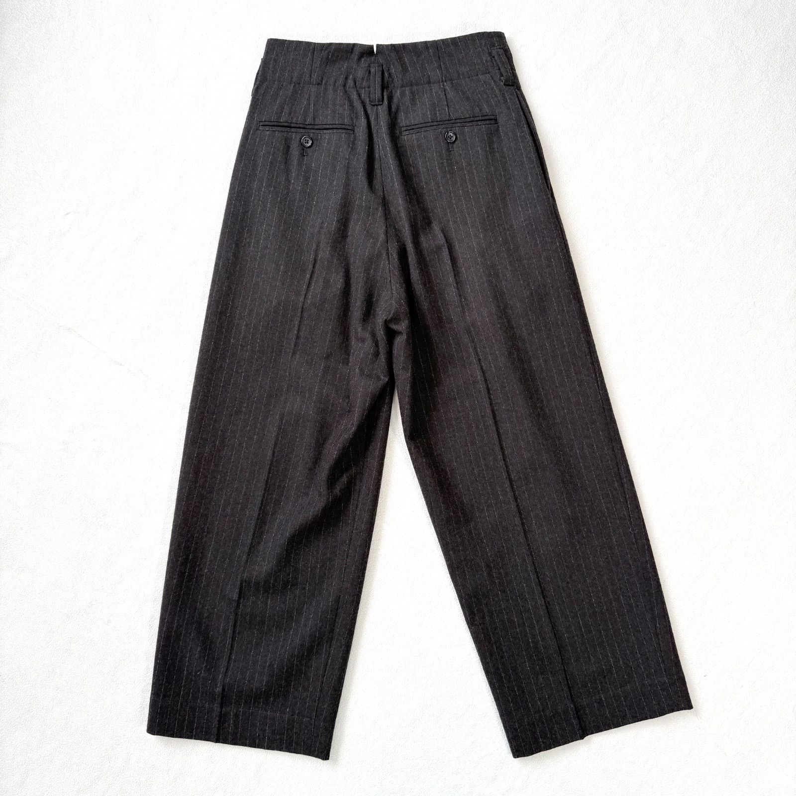  級 サイズI S マーガレットハウエル ウール ストライプ タックパンツ チャコールブラック系 MARGARET HOWELL MADE IN JAPAN カジュアルパンツ パンツ