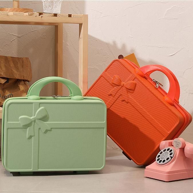 AULANI 新品・未使用　スーツケース　バッグ　コスメボックス AULANI 新品・未使用 スーツケース バッグ コスメボックス