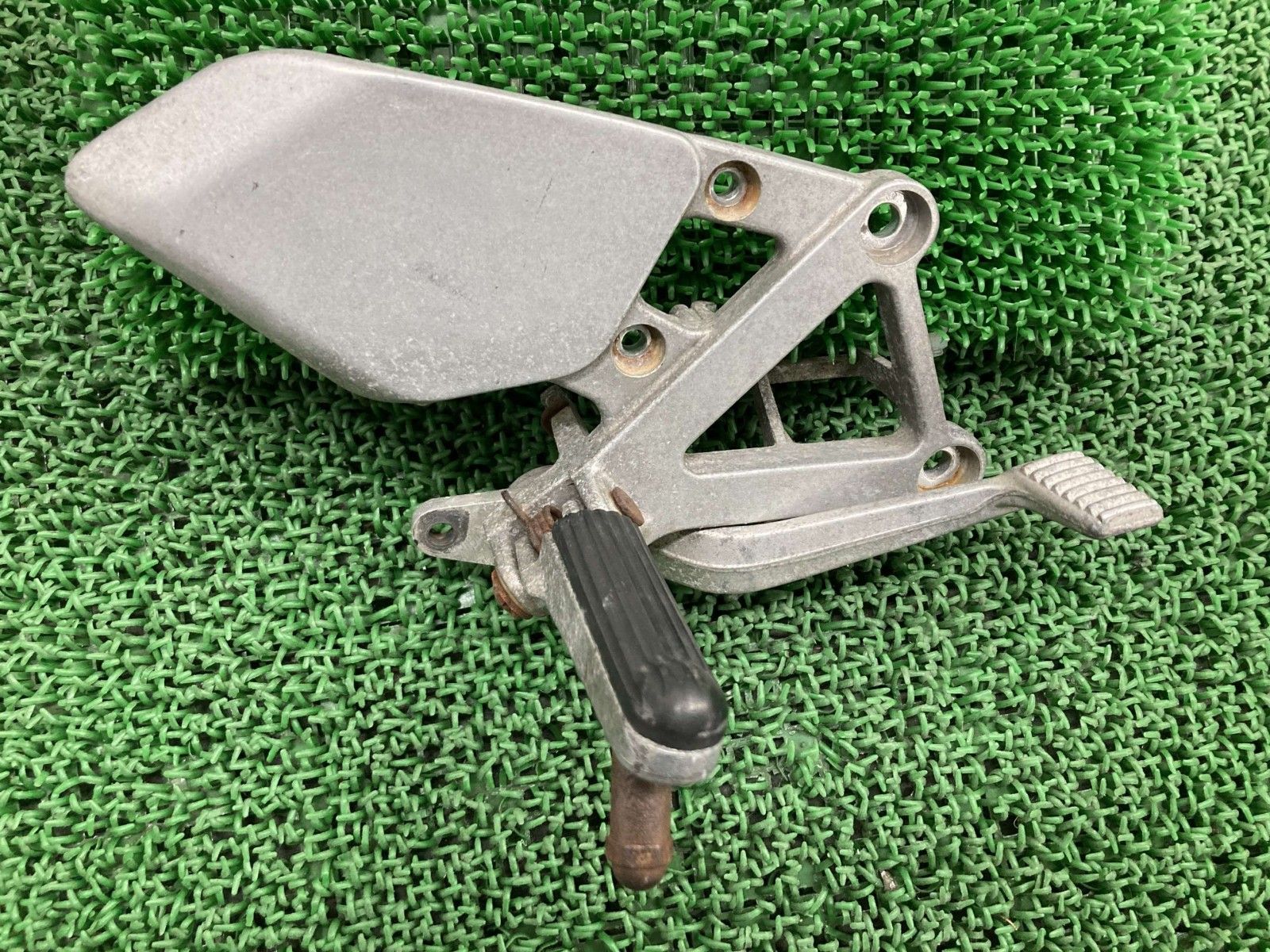 CBR 250 R ステップ 右 KY 1 ホンダ バイク 部品 MC 19 ブレーキペダル ペグ 曲がり無し 品薄 車検 Nw