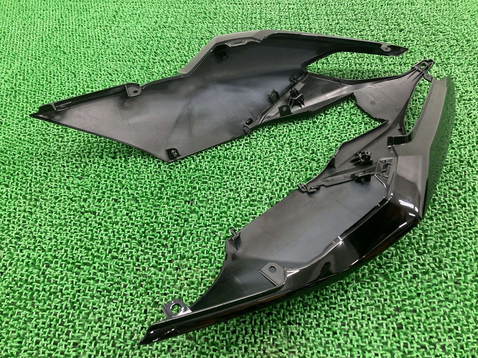 CBR1000RR-RSP テールカウル 黒M MKR ホンダ 純正 中古 バイク 部品 SC82 ファイヤーブレード シートカウル リアカウル 綺麗 yN CBR1000RR-RSP テールカウル 黒M MKR ホンダ 純正 中古 バイク 部品