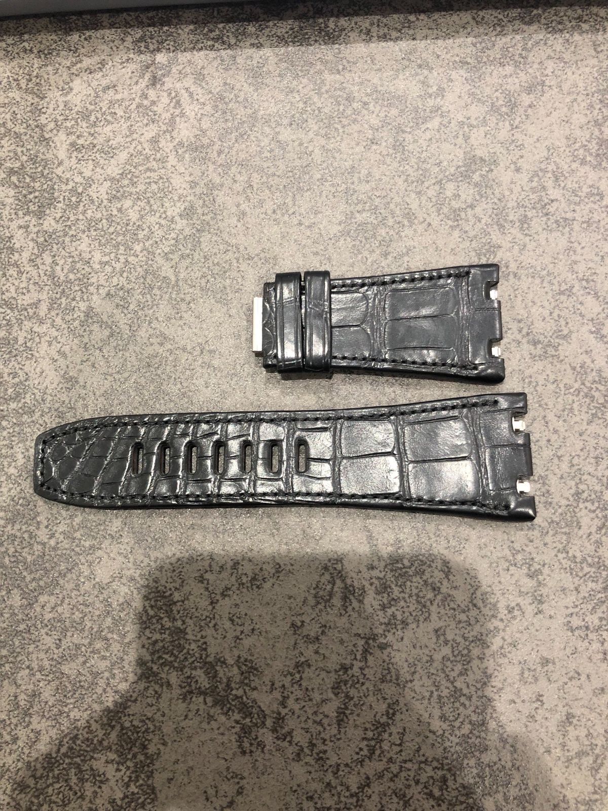 ロイヤルオークオフショア 43 mm用 黒革ベルト ♥