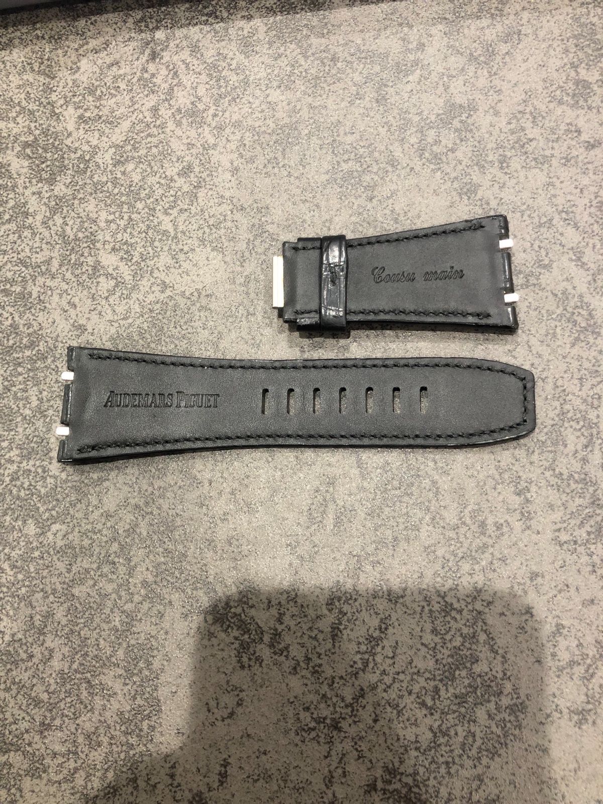 ロイヤルオークオフショア 43 mm用 黒革ベルト