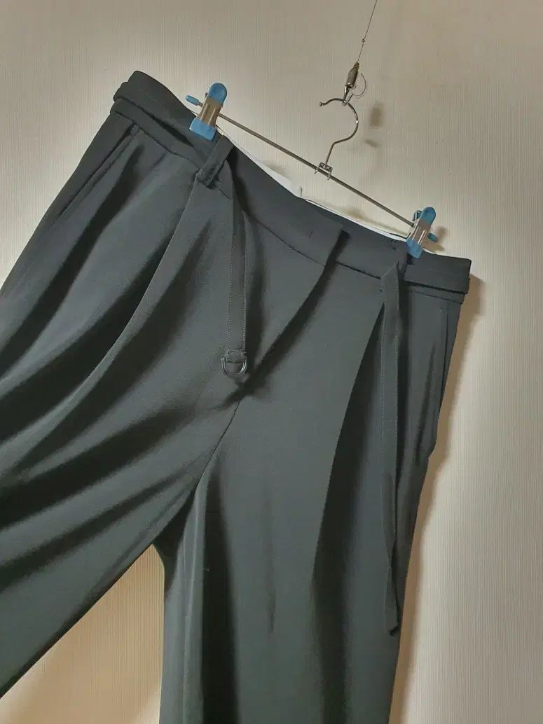 アシンメトリック