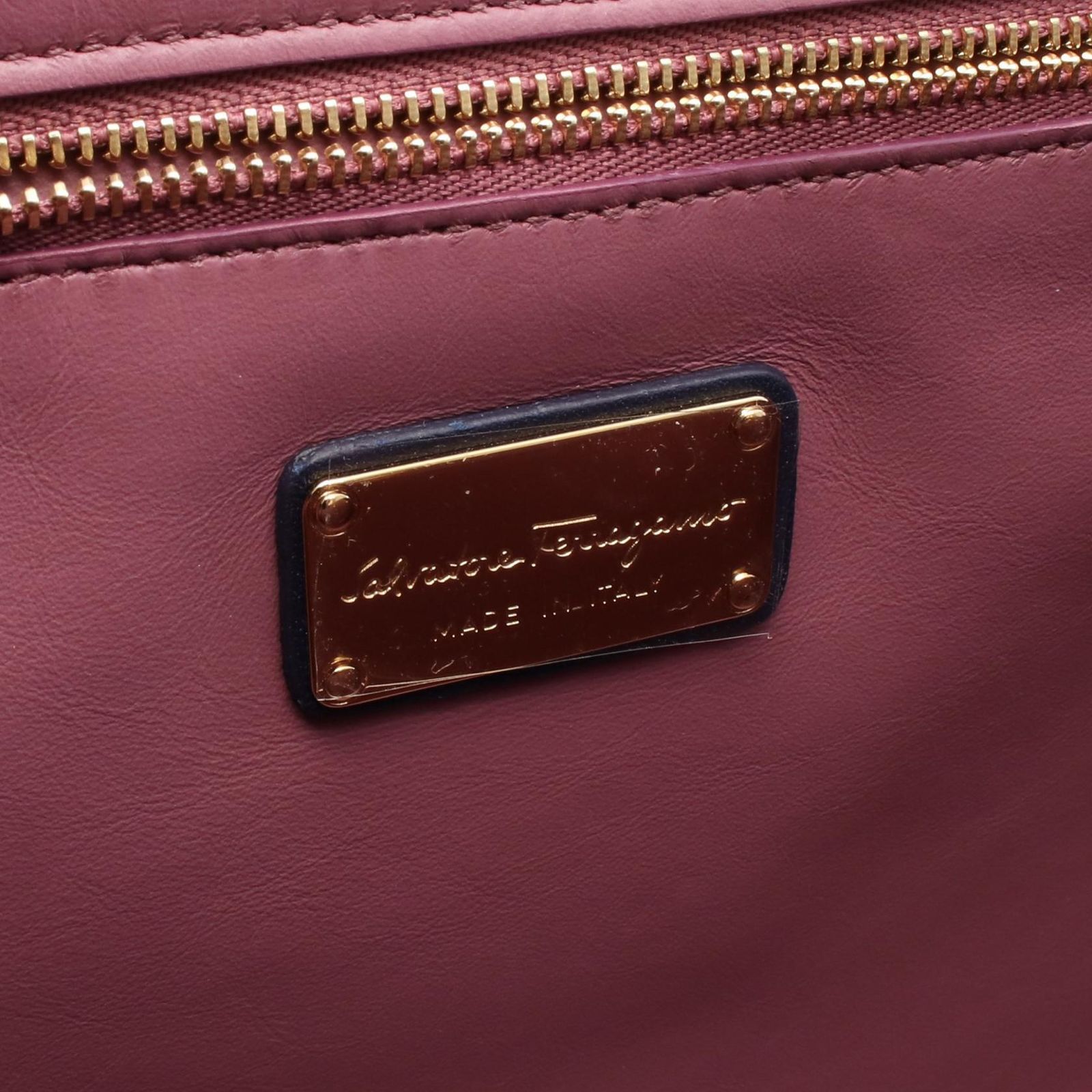 美品●フェラガモ　ハンドバッグ　ソフィア　ガンチーニ　裏地総柄　レザー　ネイビー サルヴァトーレフェラガモ Salvatore Ferragamo ハンドバッグ ソフィア