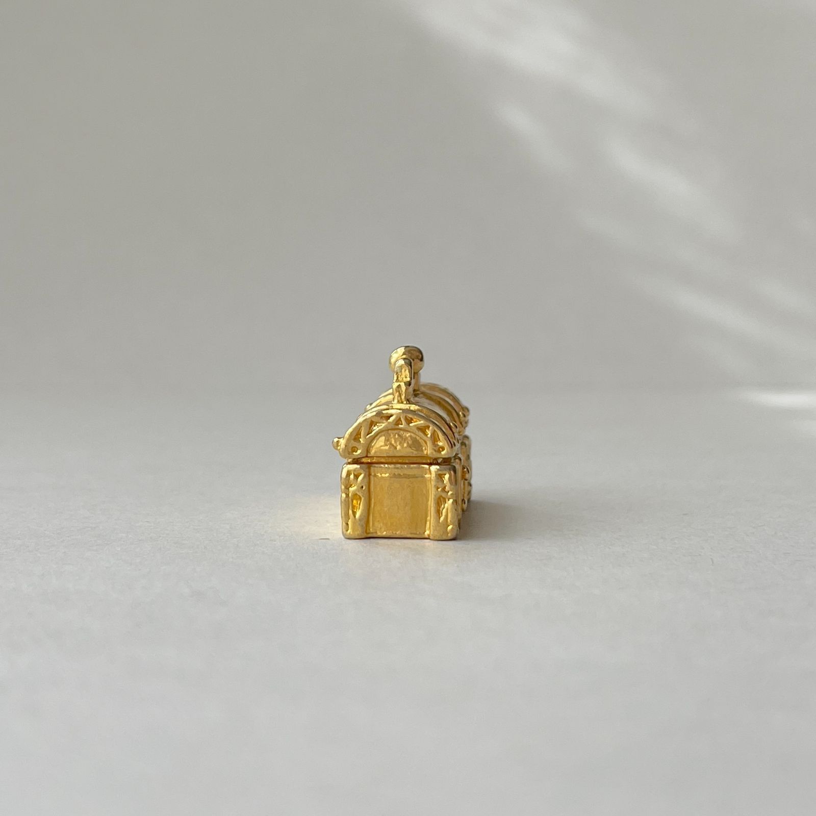 フェーヴ ゴールドの小箱 フランス フェーブ ミニチュア陶器 - メルカリ