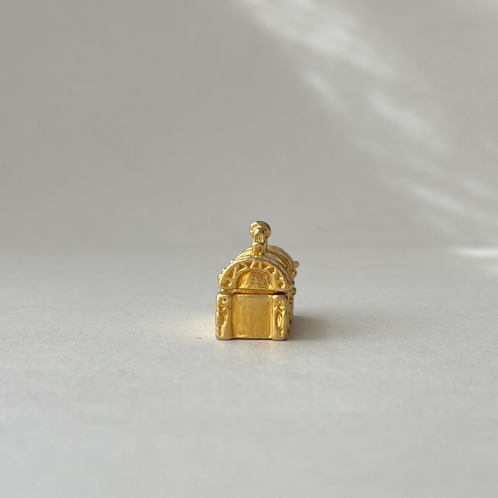 フェーヴ ゴールドの小箱 フランス フェーブ ミニチュア陶器 - メルカリ