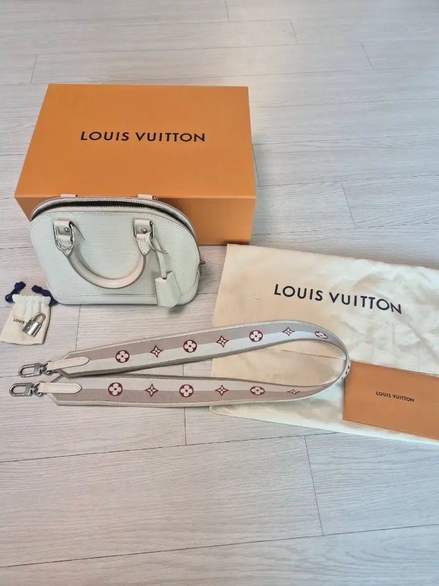 Louis Vuitton アルマBB アイボリー 状態