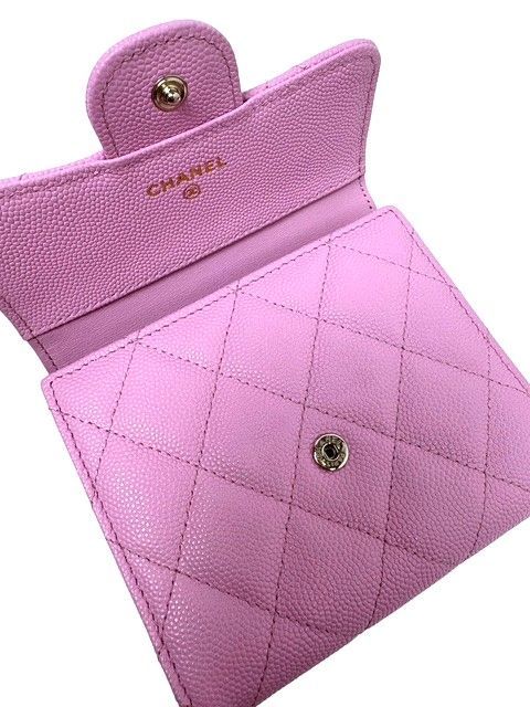 シャネル 大人気！22Pキャビアスキン3つ折ウォレット・背面ジップ付