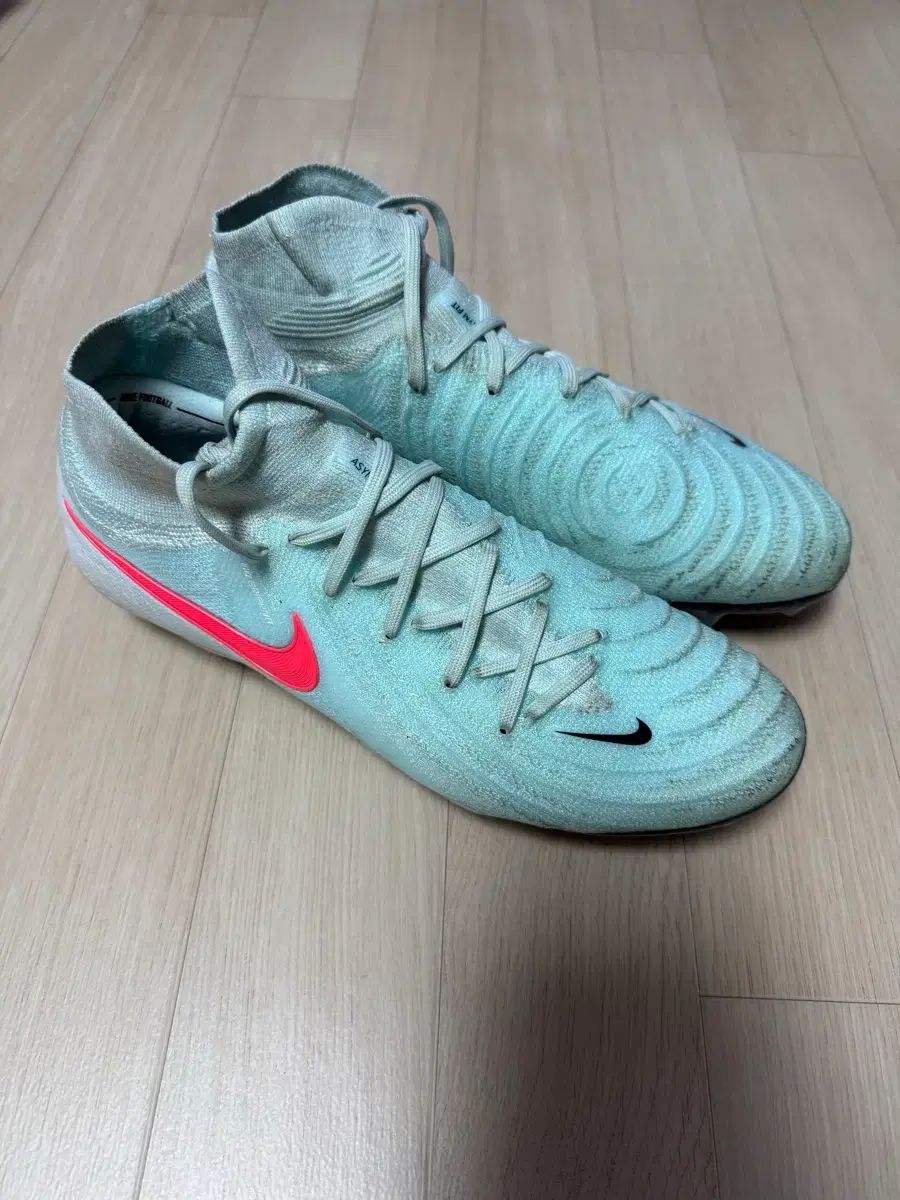 ナイキ FANTOM ルナ2 エリート FG 265 サッカーシューズ