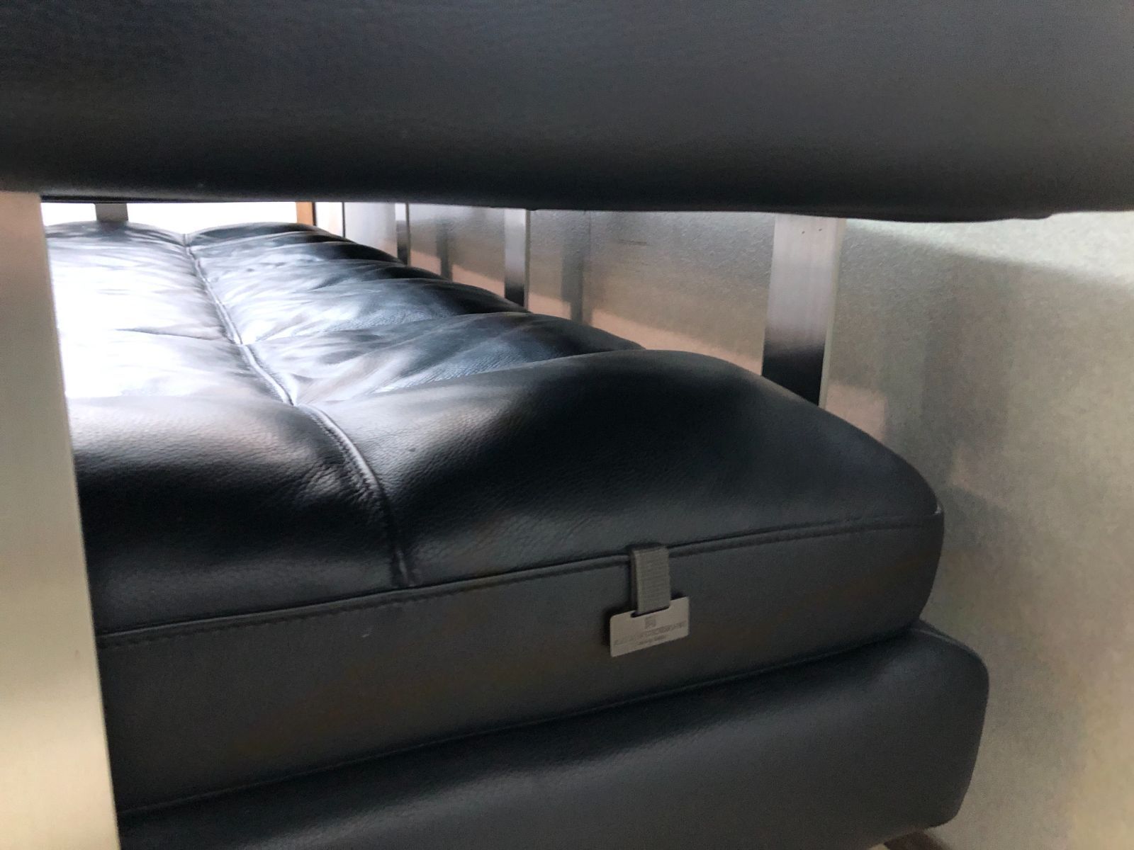  KELVIN GIORMANI ITALY ケルヴィンジョルマーニ 3人掛け ソファ ハイバック 本革 黒 レザー モダン 北欧 ラグジュアリーソファ 金属フレーム 75041 1 200 カバーリングソファベッド 2人掛け 3人掛けソファ ソファ ソファベッド