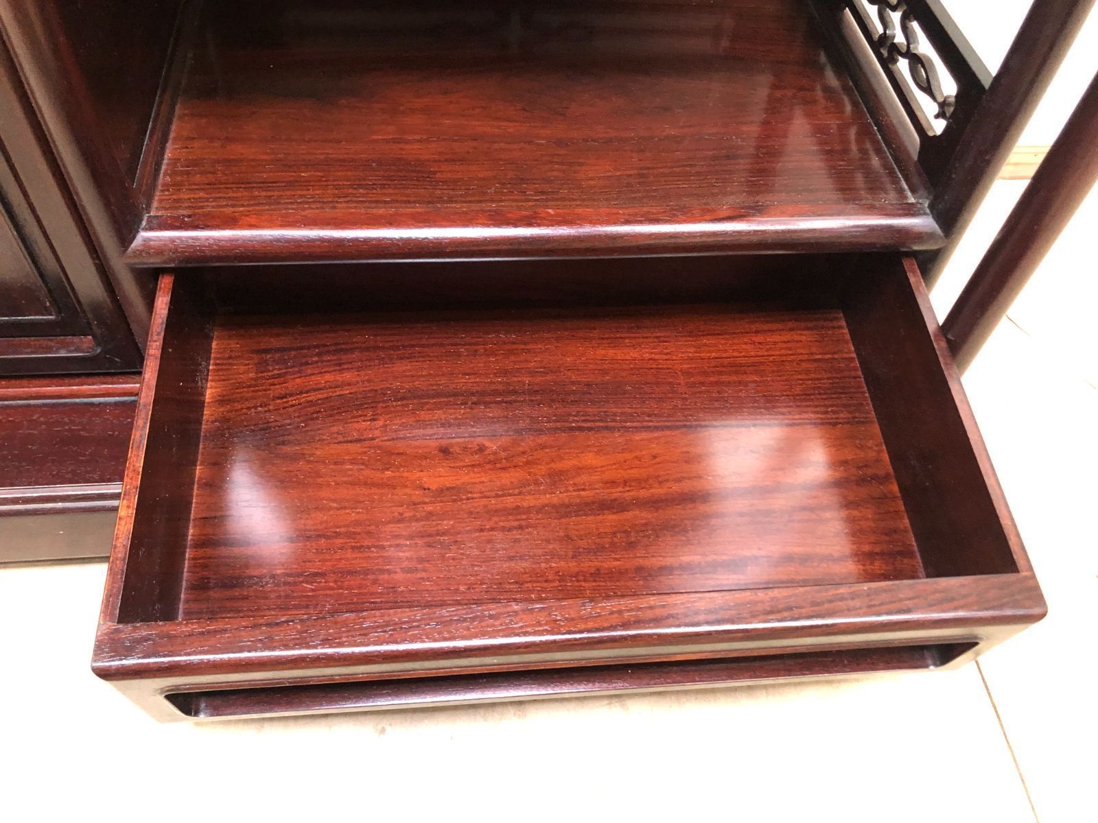 飾り棚 和棚 茶棚 アンティーク 彫刻入り 送料込み 250309-1 - メルカリ