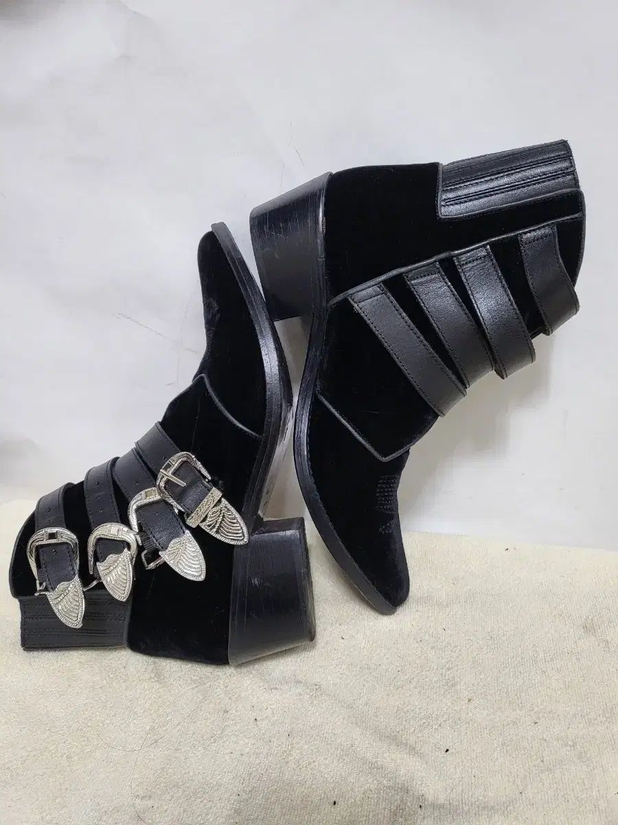 TOGAスウェードアンクルブーツ